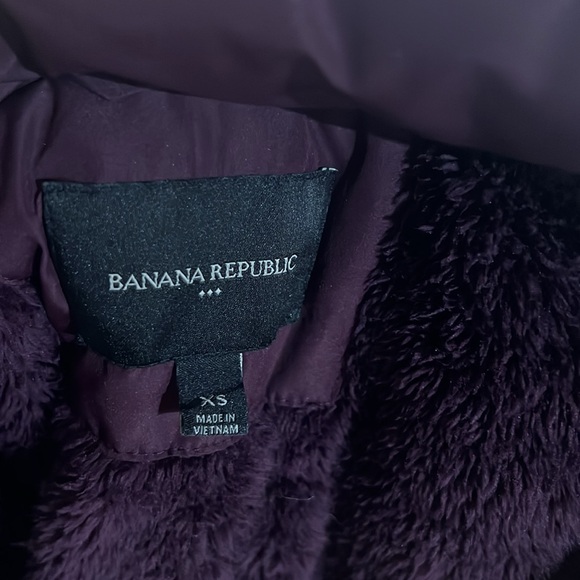 Banana Republic XS Vest with Hood and Fleece Lining // Plum - Picture 9 of 9